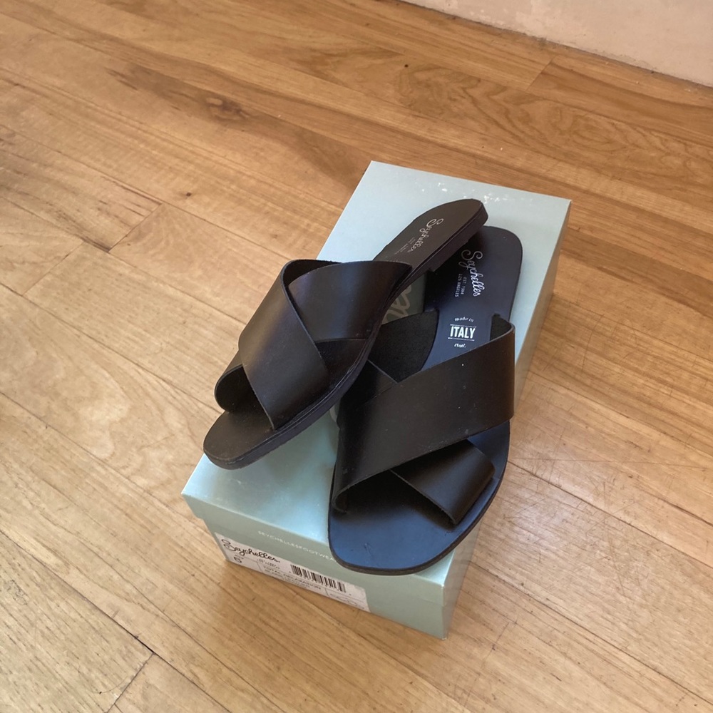 Seychelles Total Relaxation Black Leather Slides
